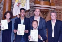 El Papa felicita a matrimonio gay por bautizar a hijos adoptivos, pero luego le resta importancia