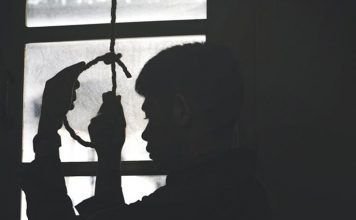 Joven de 15 años se suicida tas salir del closet