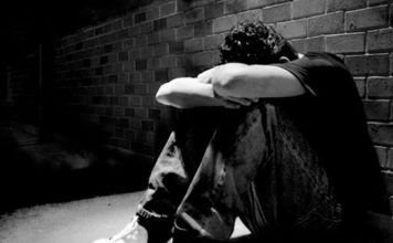 Por acto de homofobia, joven gay intenta suicidarse