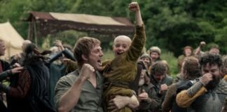 15 programas LGBTQ+ que estamos ansiosos por ver en 2026 Peter Claffey y Dexter Sol Ansell en El caballero de los siete reinos