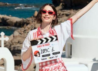 Netflix confirma el final de Emily en París: la serie terminará con su sexta temporada La estrella de Emily in Paris, Lily Collins, posando en Grecia con una claqueta de rodaje