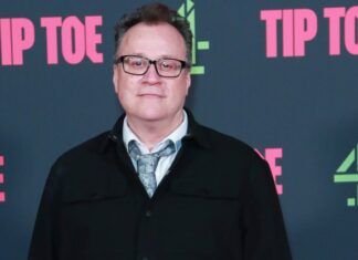 Russell T Davies elogiado por su interpretación del VIH en Tip Toe El escritor de punta del pie Russell T Davies
